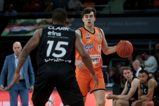 包括候选人 包括候选人